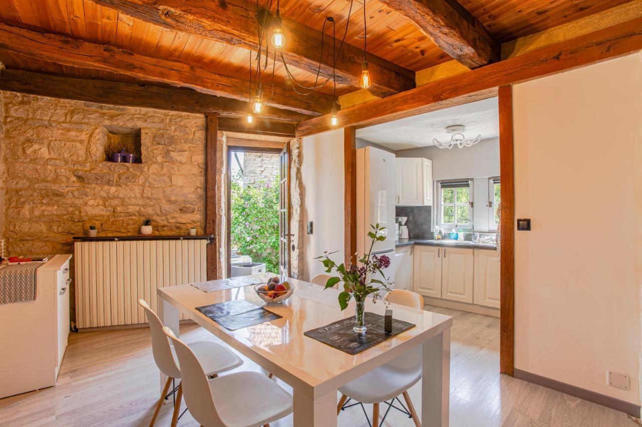 Maison En Pierres Au Coeur Du Village Medieval De Villeneuve Экстерьер фото