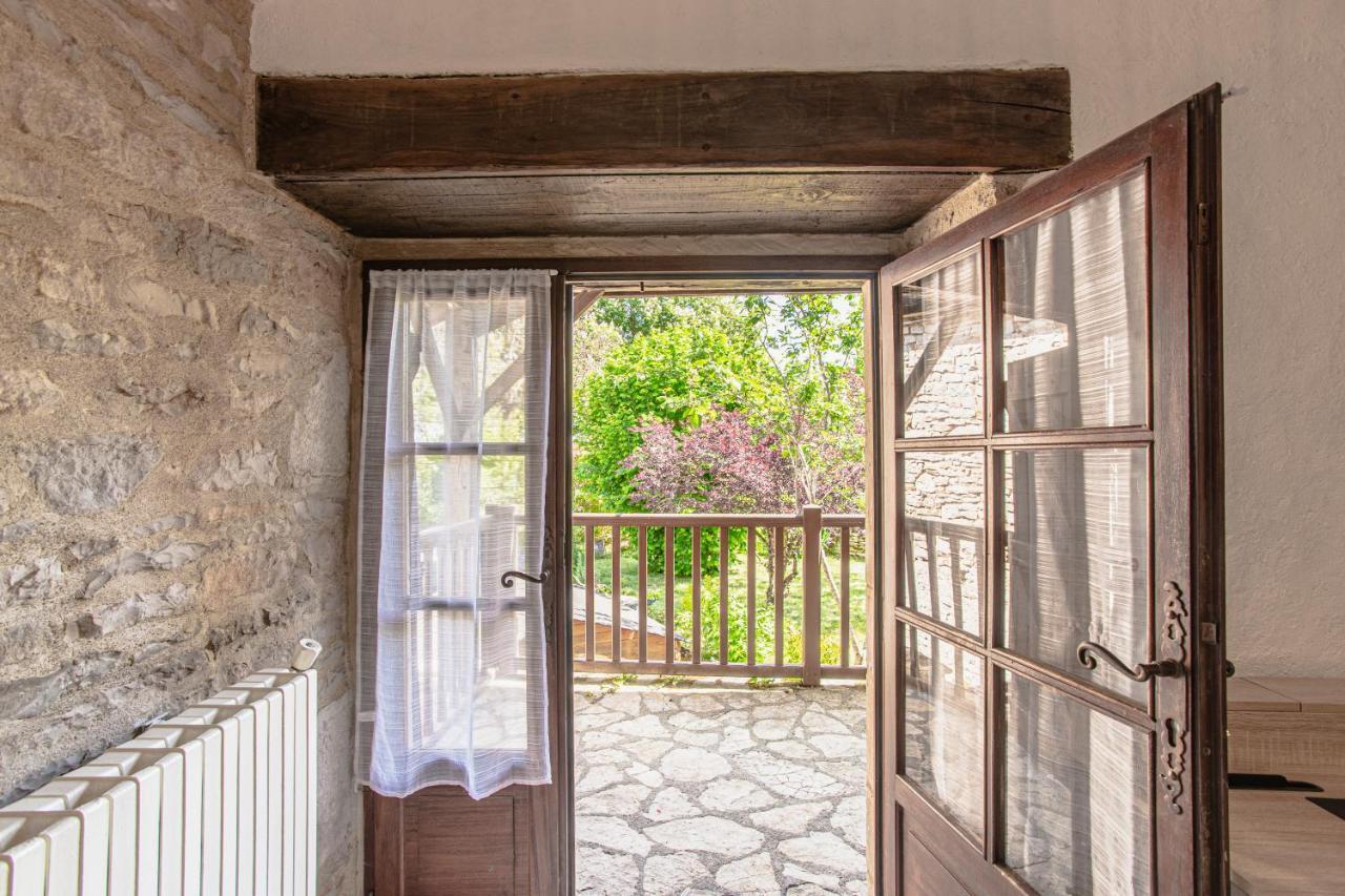 Maison En Pierres Au Coeur Du Village Medieval De Villeneuve Экстерьер фото