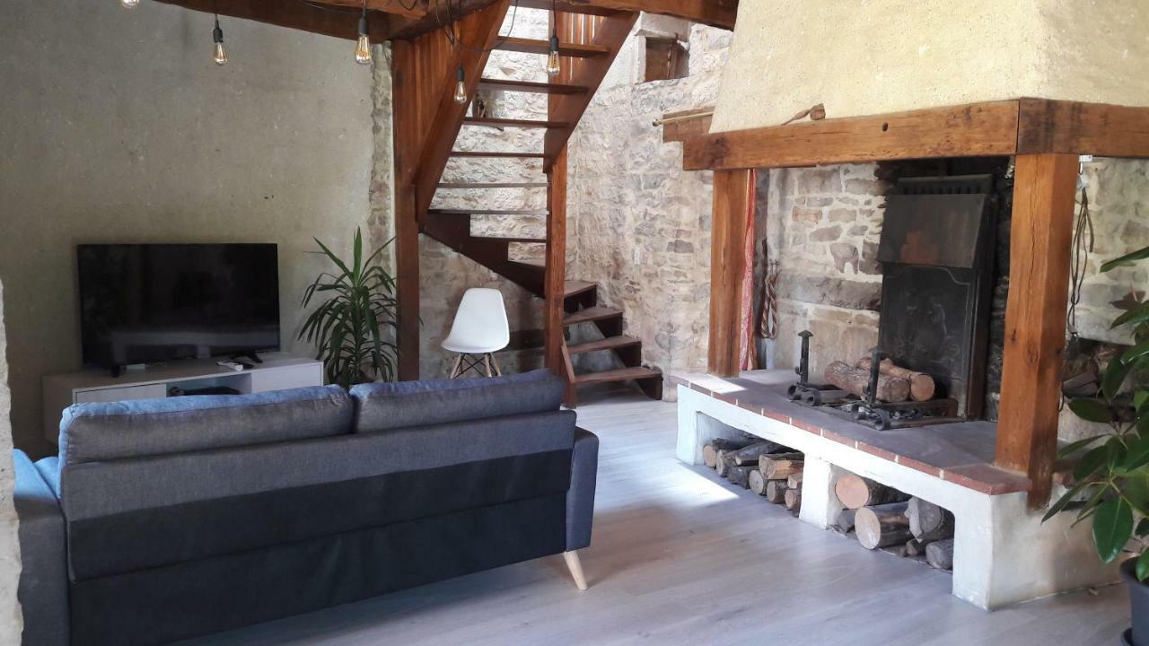 Maison En Pierres Au Coeur Du Village Medieval De Villeneuve Экстерьер фото